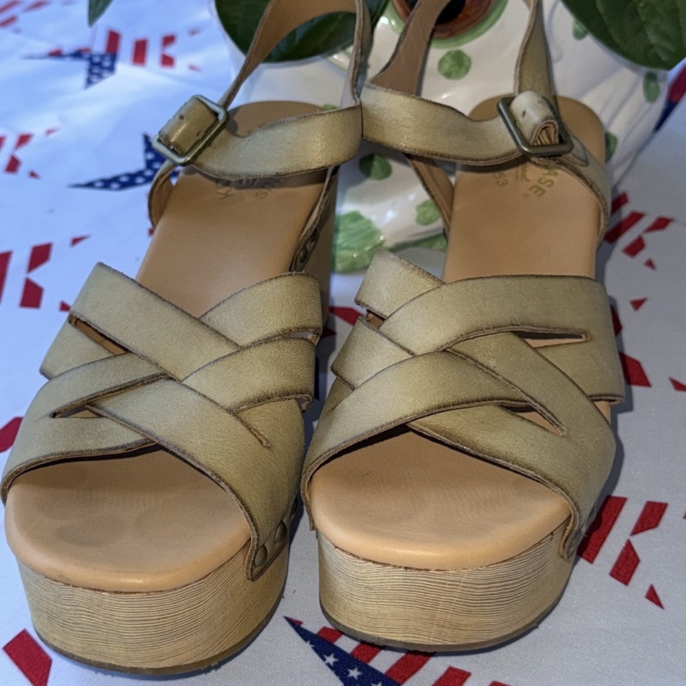 Kork-Ease Wausau Anthropologie with Cross-Strap Design - Picture 2 of 7